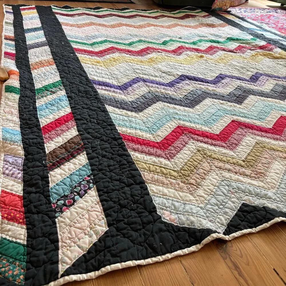 Vintage Quilt Patchwork Chevron Zig Zag Pattern 75x87” Hand Made Cotton Cutter